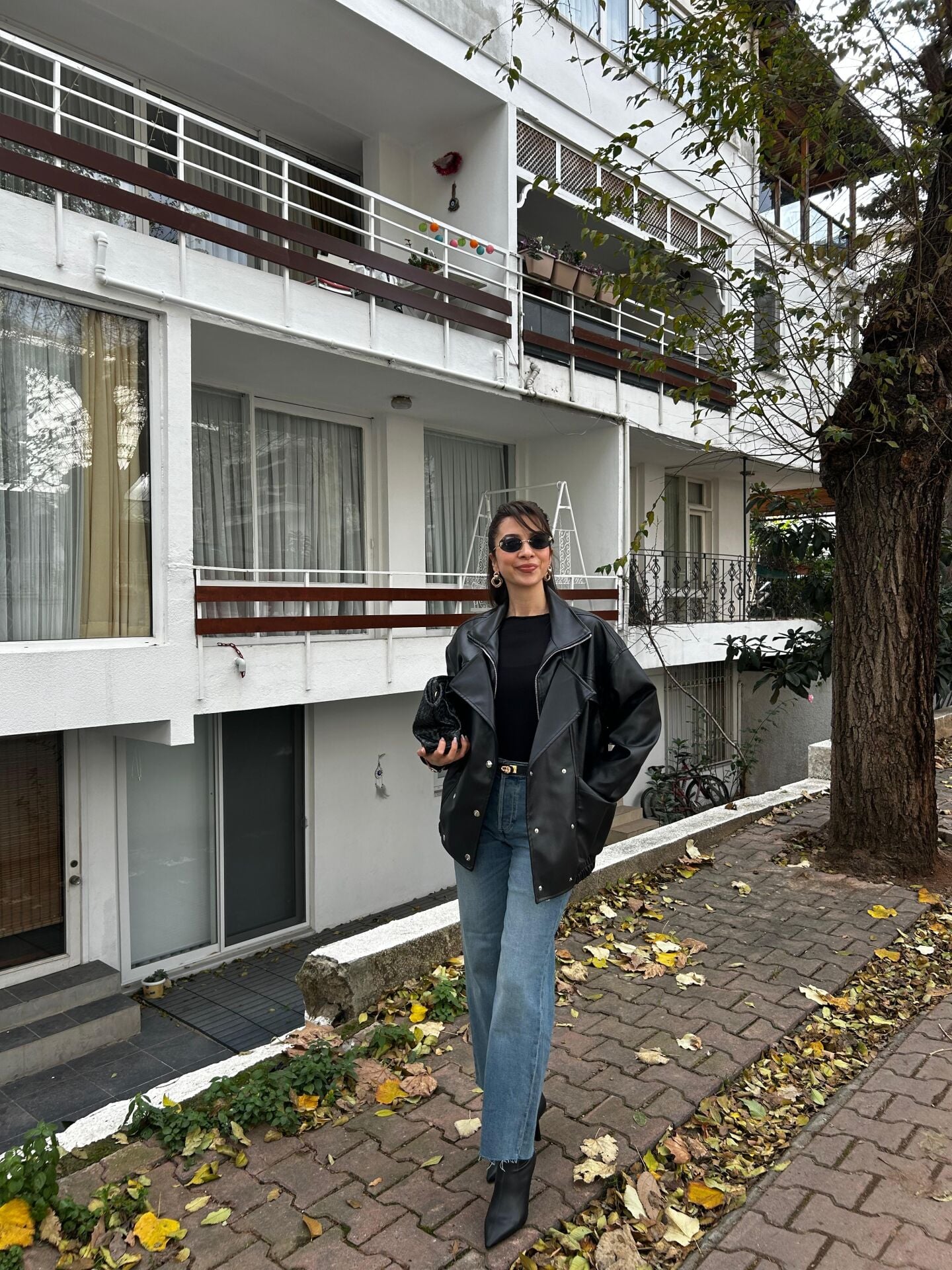 OVERSİZE KESİM BELİ LASTİKLİ DERİ CEKET