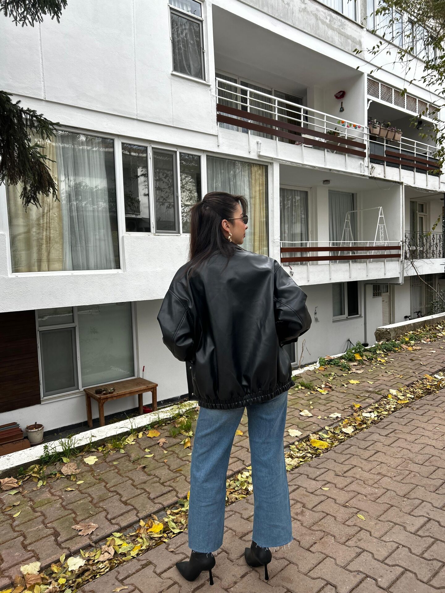 OVERSİZE KESİM BELİ LASTİKLİ DERİ CEKET