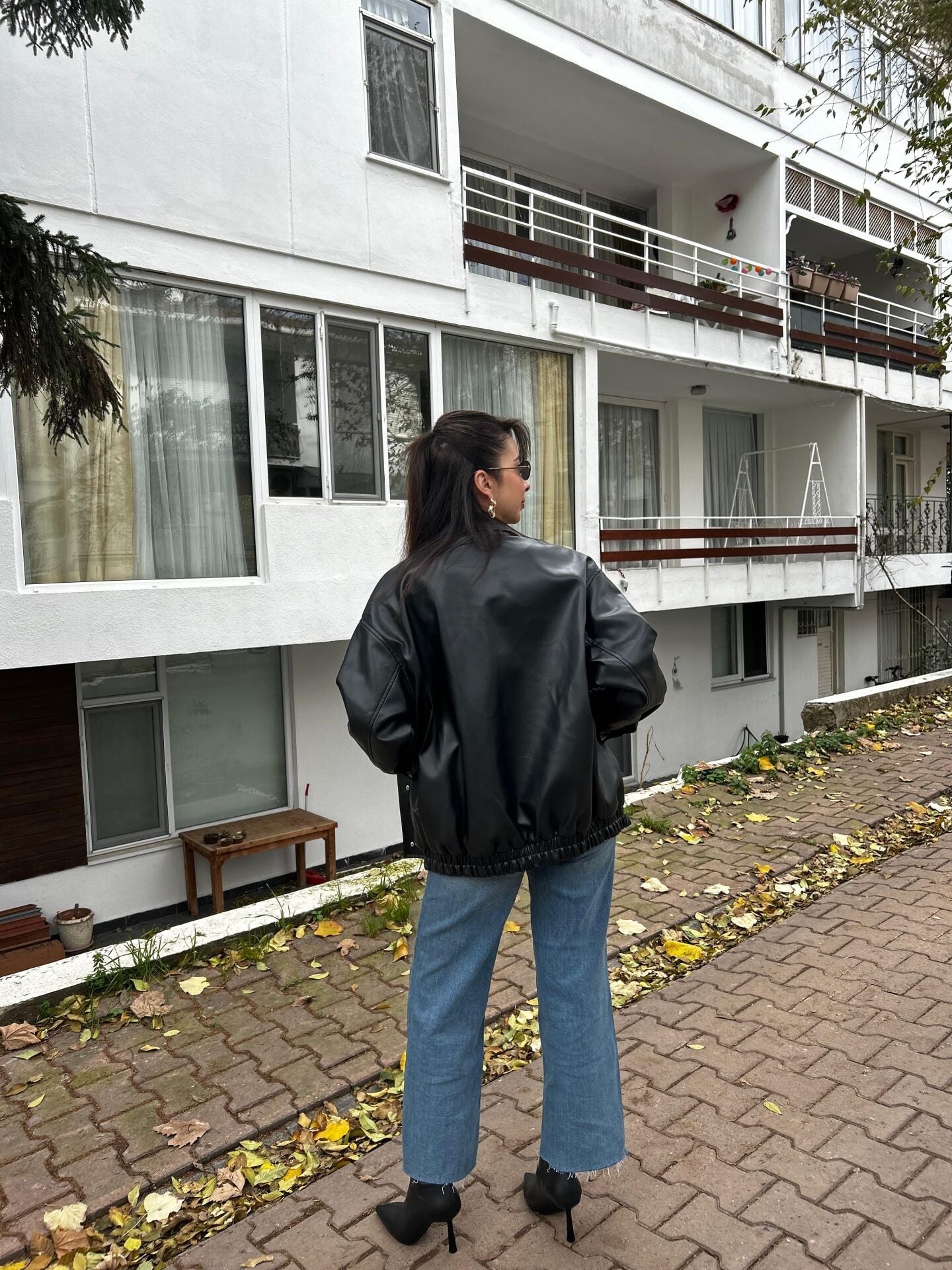 OVERSİZE KESİM BELİ LASTİKLİ DERİ CEKET