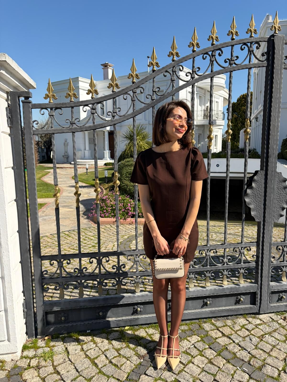 VİRAL MİNİ CEP DETAYLI KISA KOL KAHVERENGİ ELBİSE